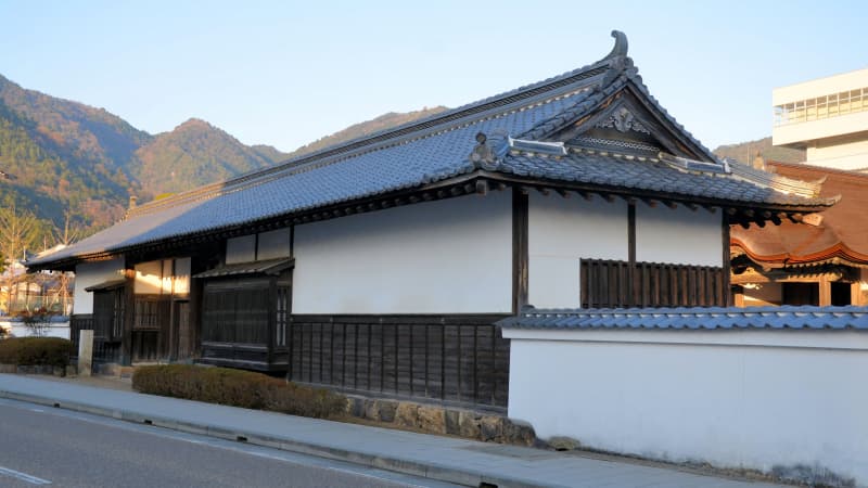 柏原陣屋跡塀